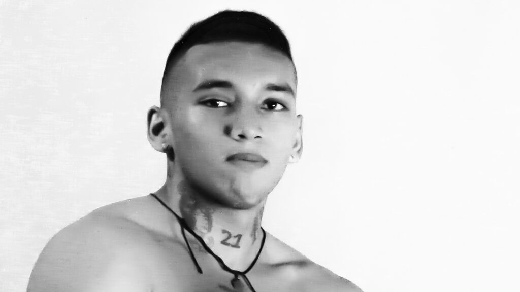 DavidAdamMiles live cam model at LiveJasmin