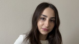 EsmeWards one on one girl cam profile