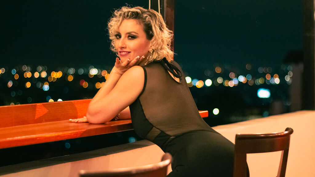 Watch MarilynLeroy live on cam on LiveJasmin