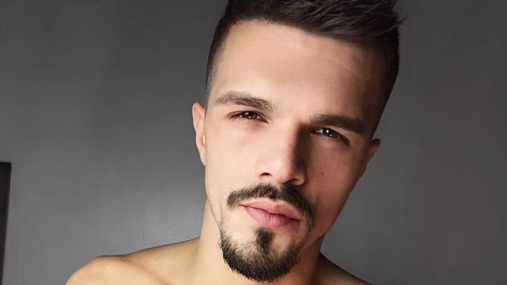 Watch DonyBrown live on cam on LiveJasmin