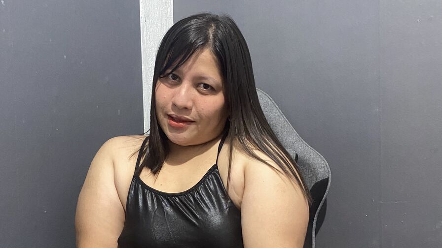 Watch KasandraReyes live on Cam Plug