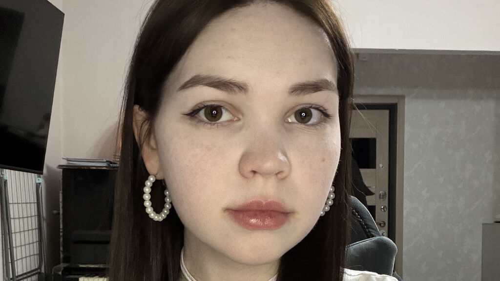 EmiliRoyzi's profile from Jasmin at GirlsOfJasmin'