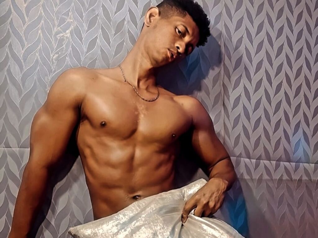 HarrinsonBalza male free chat cam profile