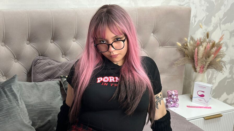 Watch MilanaWonders live on Club Ginger Blaze