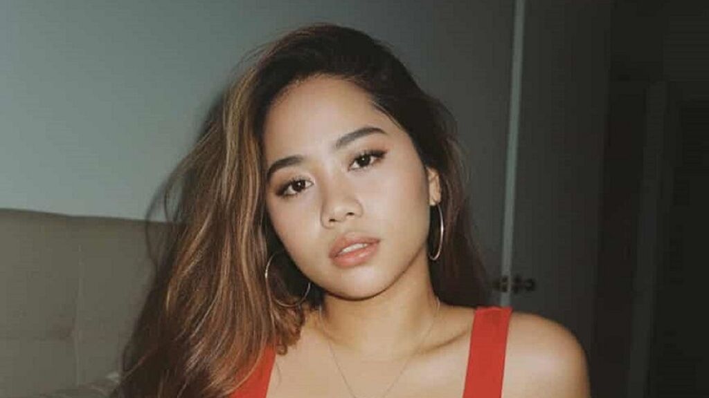 BelyssaCoseco live cam model at LiveJasmin