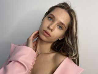 CharleneHill's live cam