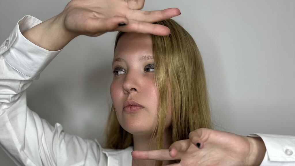 Sex chat gratuit in direct cu RosalindaKisor pe LiveJasmin