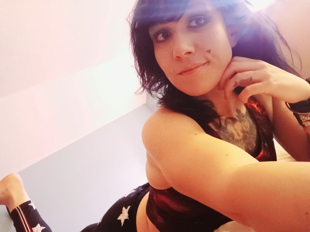 KarmaSurvivor webcam show