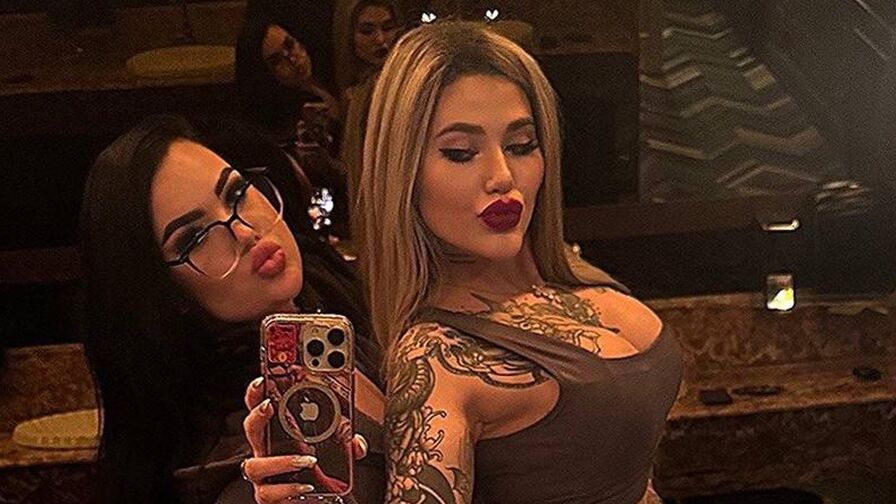 Watch MadinaAndKatrine live on Ultra Erotica