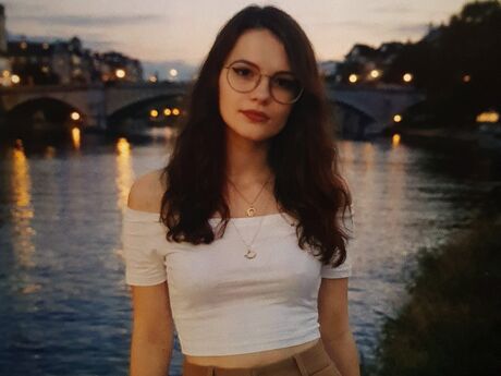 Chat with MazeHistoria