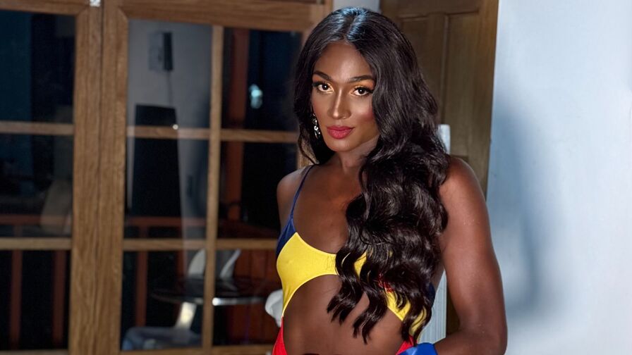 NicoleBrownt – Male | She Tabe