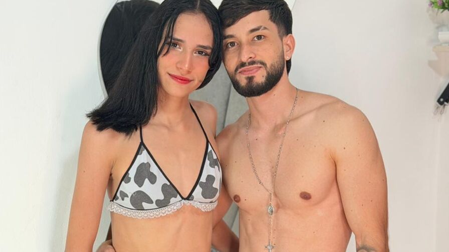 Watch EmmiAndLiam live on Cam Plug