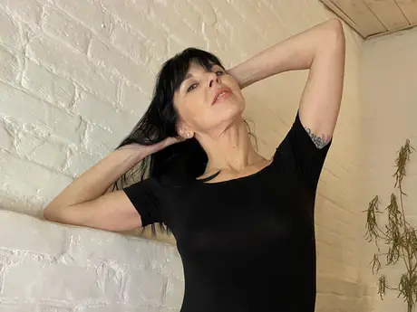 Chat with LinaFlore