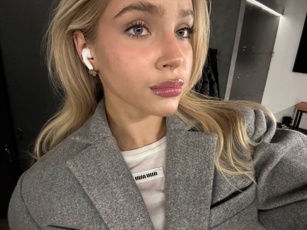 SilviaCoatsworth Nude