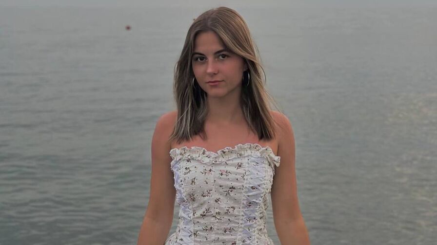 StellaWerty live cam model on MistressWorld