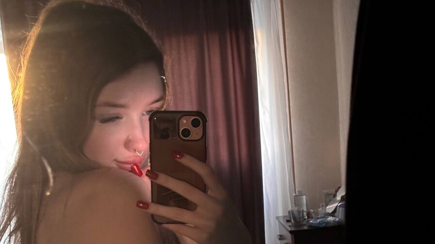 Watch JadeDerrow live on Cuties