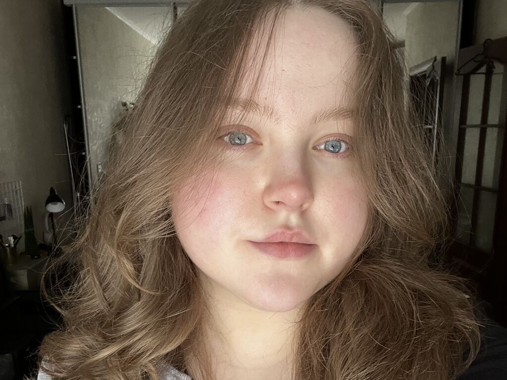 AliceAs Nackt