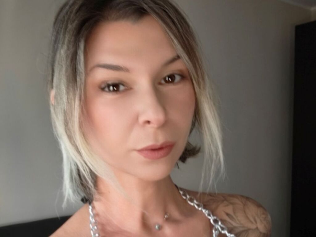 RalucaFrizzi LiveJasmin model