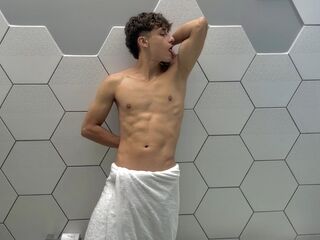 JoseloEvan is a webcam model from Colombia age 22