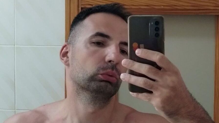 Watch GianniLeo live on Jasminedc