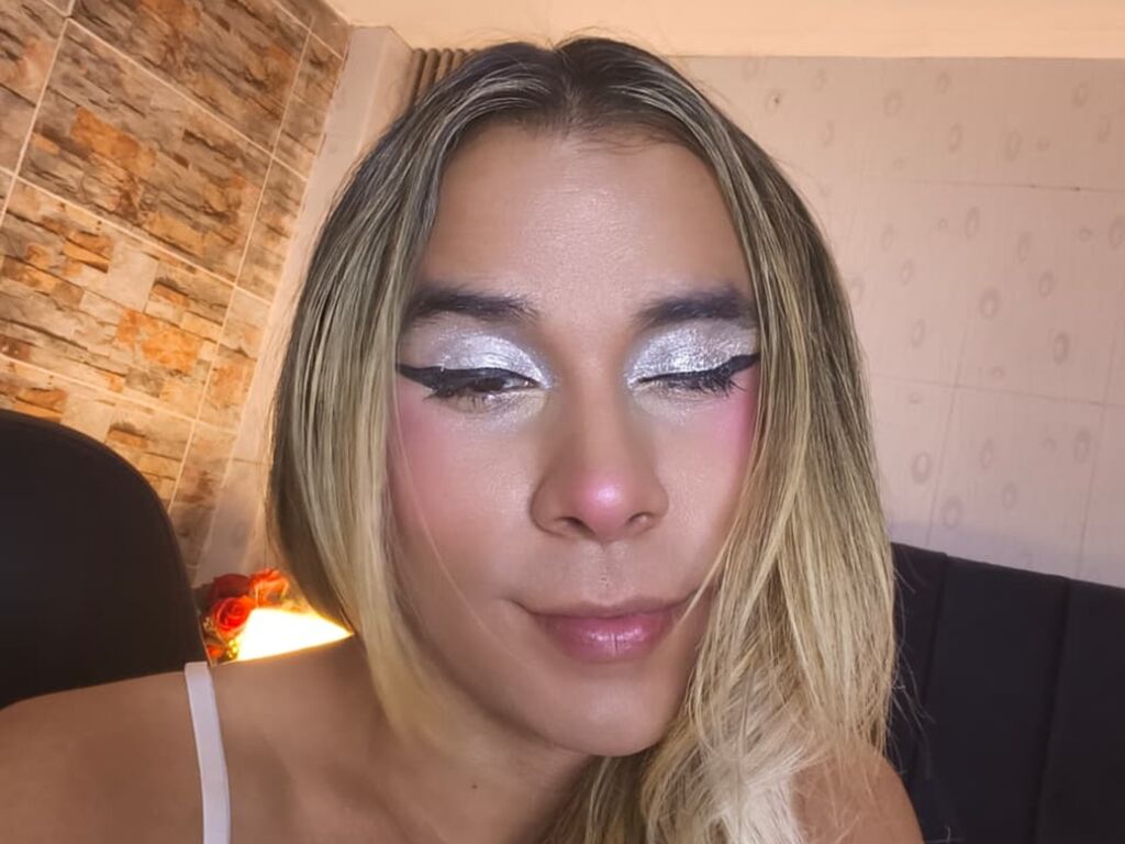 LeonBoom LiveJasmin model room profile