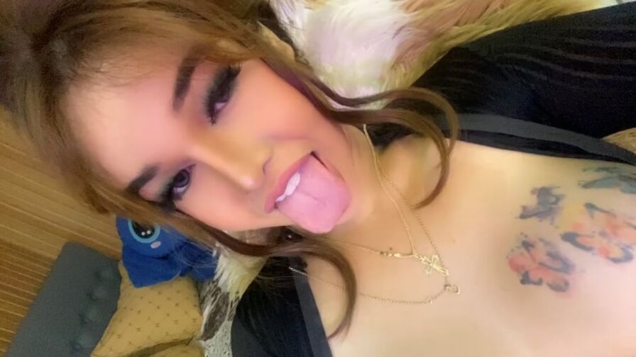 Watch MicaSchneider live on Ultra Erotica