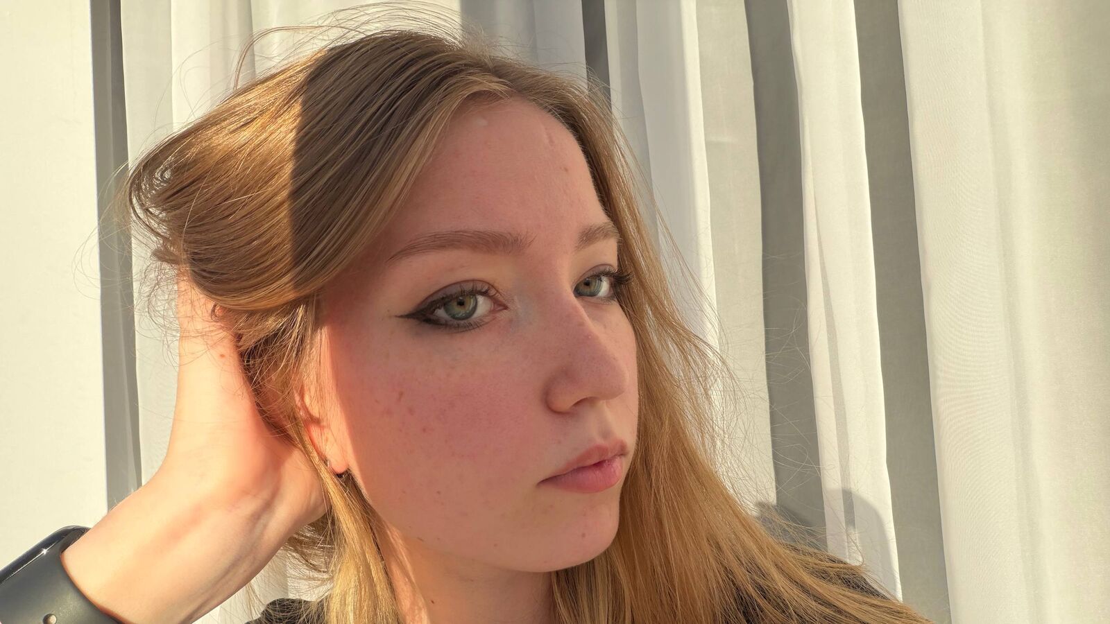 KellyTati glamour portrait