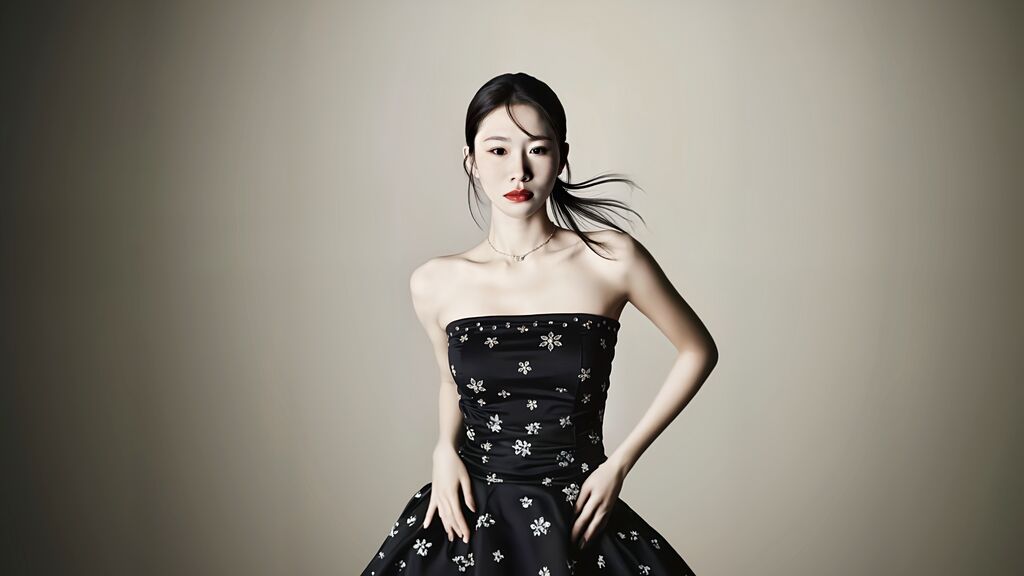 LucyJohn live cam model at LiveJasmin