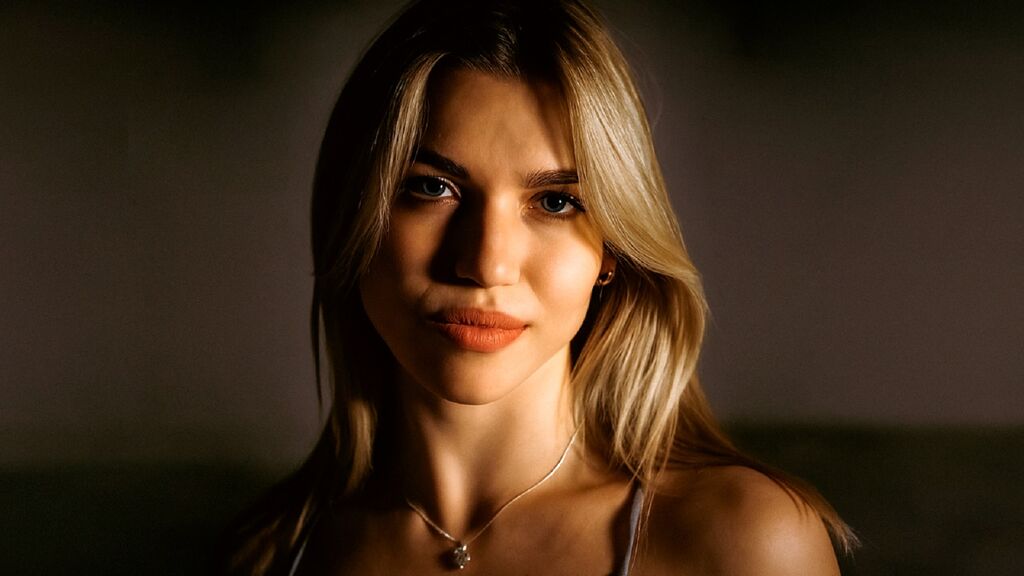 Watch MargoWinsor live on cam on LiveJasmin