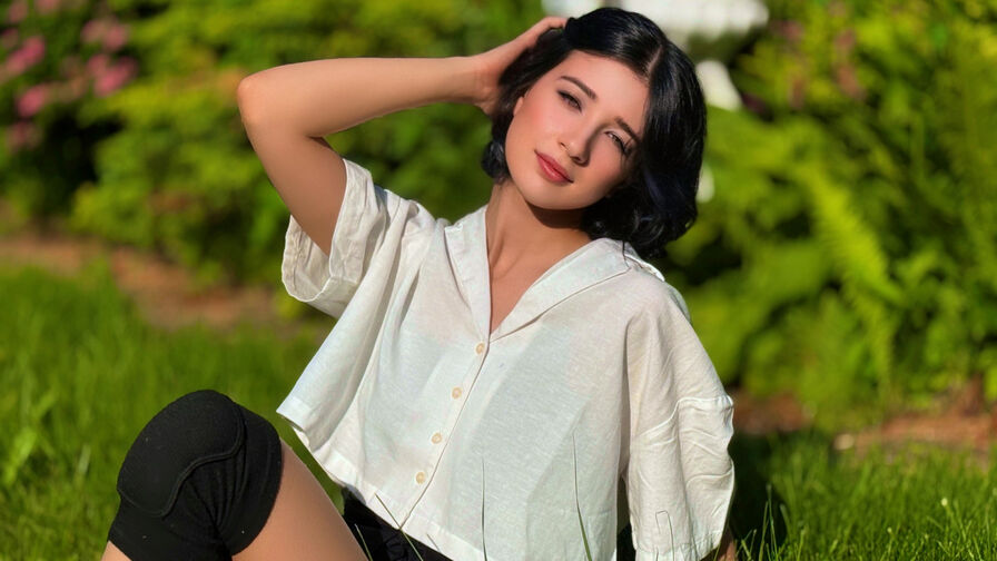 Watch AnneAvelin live on Useporn