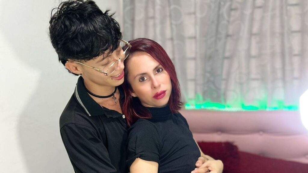 EmilyandSam live cam model at LiveJasmin
