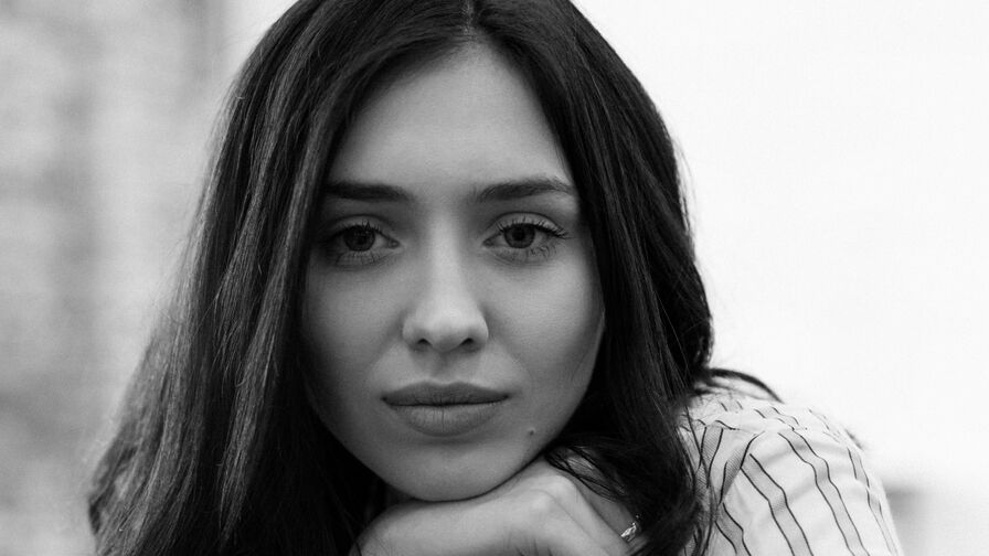 AlisaRaevskaya live cam model