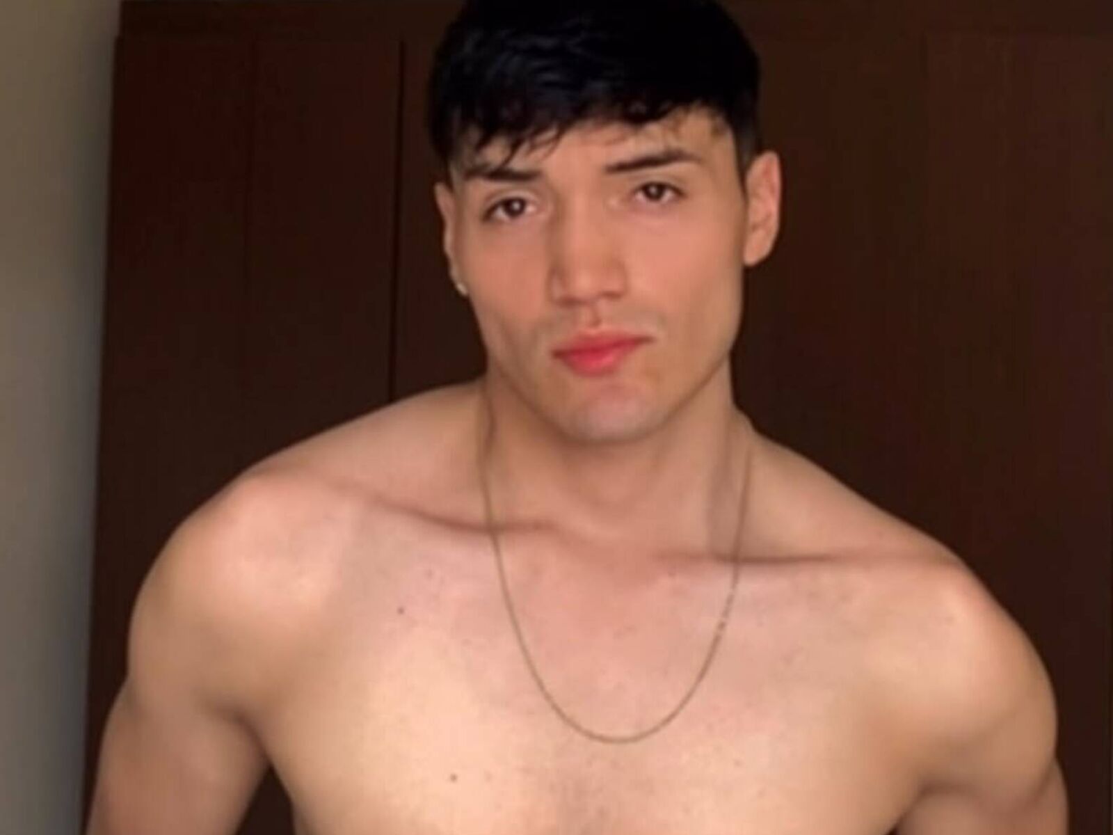 Live cam for AronnDark