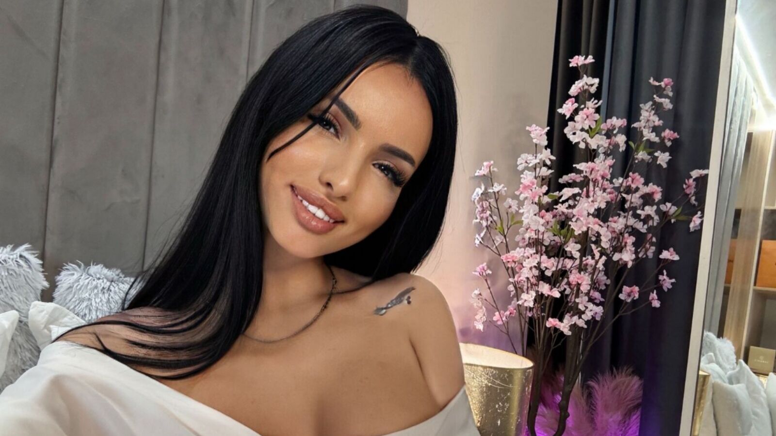 LaylaWoodss erotic portrait