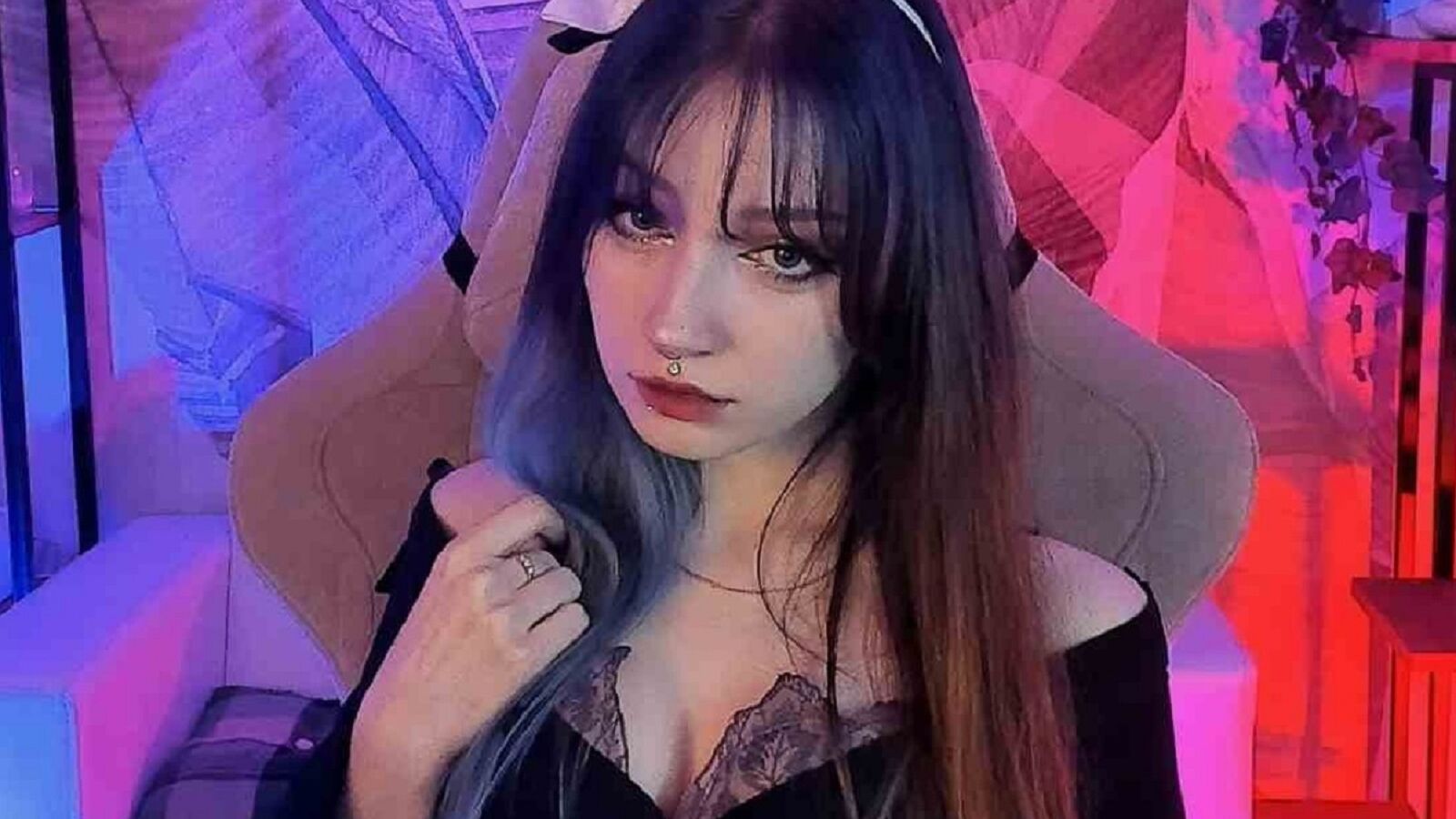 LunaLili erotic portrait