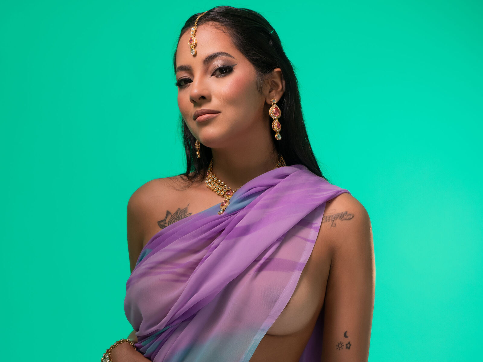 Live cam for AnoukChopra