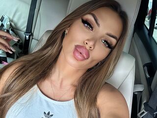 LeticiaLoren live nude sexxx