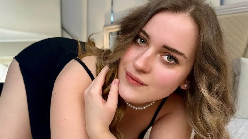 EllieLarson's chat room