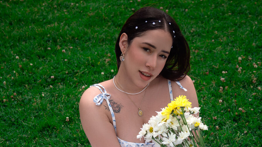 Live HD Nude Chat with IsabellaYork