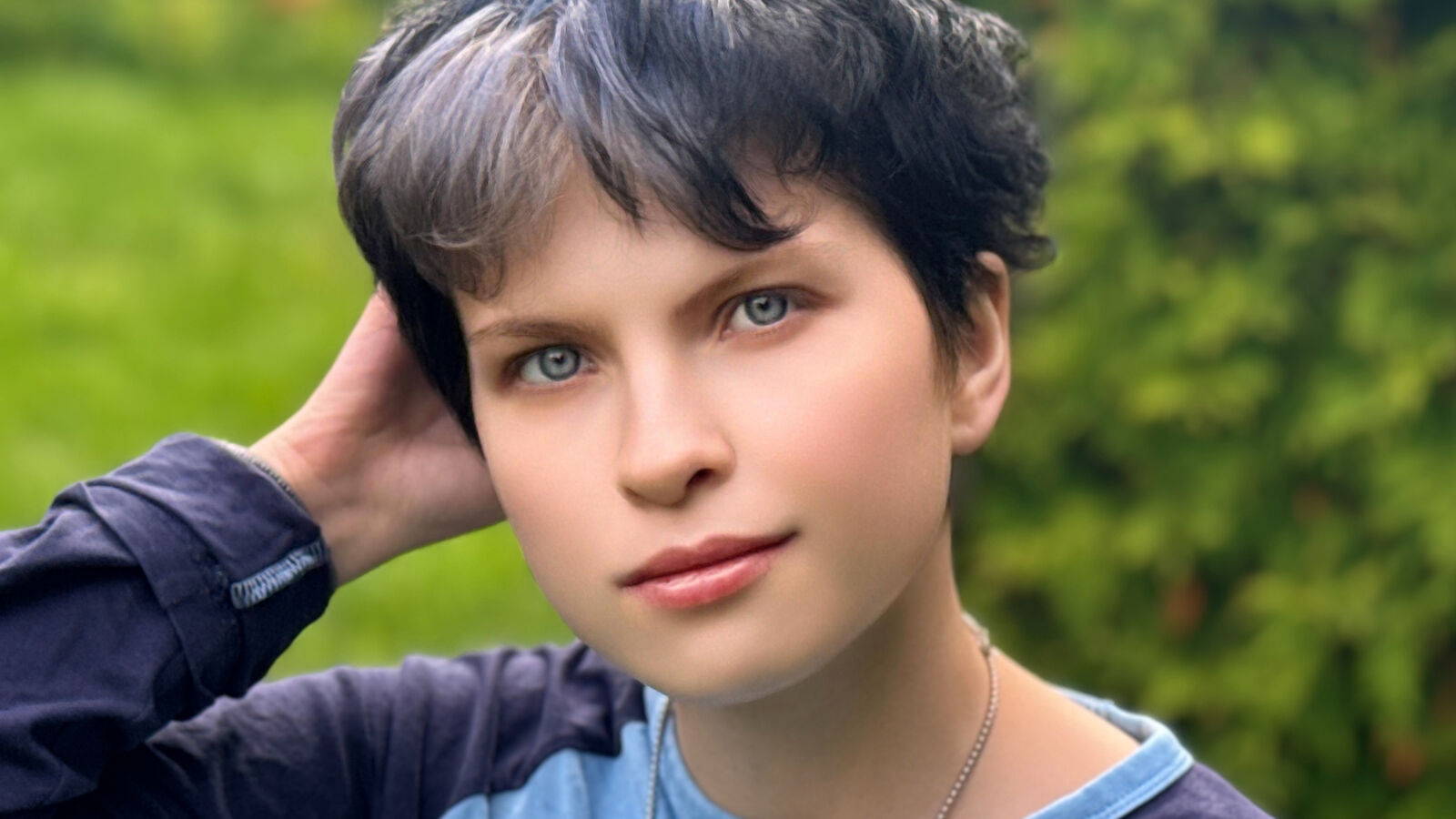 EveEmber glamour portrait