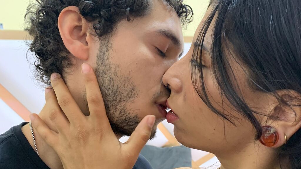 Sex chat gratuit in direct cu MelanyandEthan pe LiveJasmin