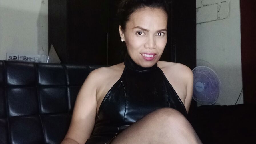 Watch NikkiePhil live on Cuties