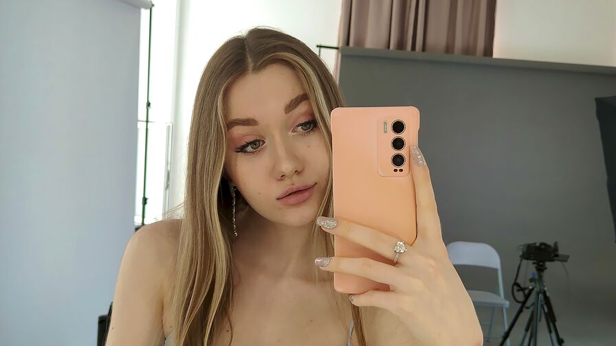 Watch EndaRold live on Free Erotic Fantasy