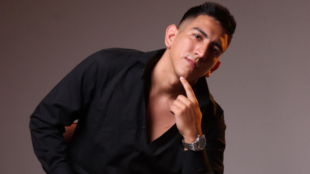 NoahSantana live cam model at LiveJasmin