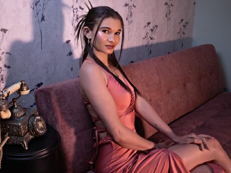 Chat with TiaraDanes
