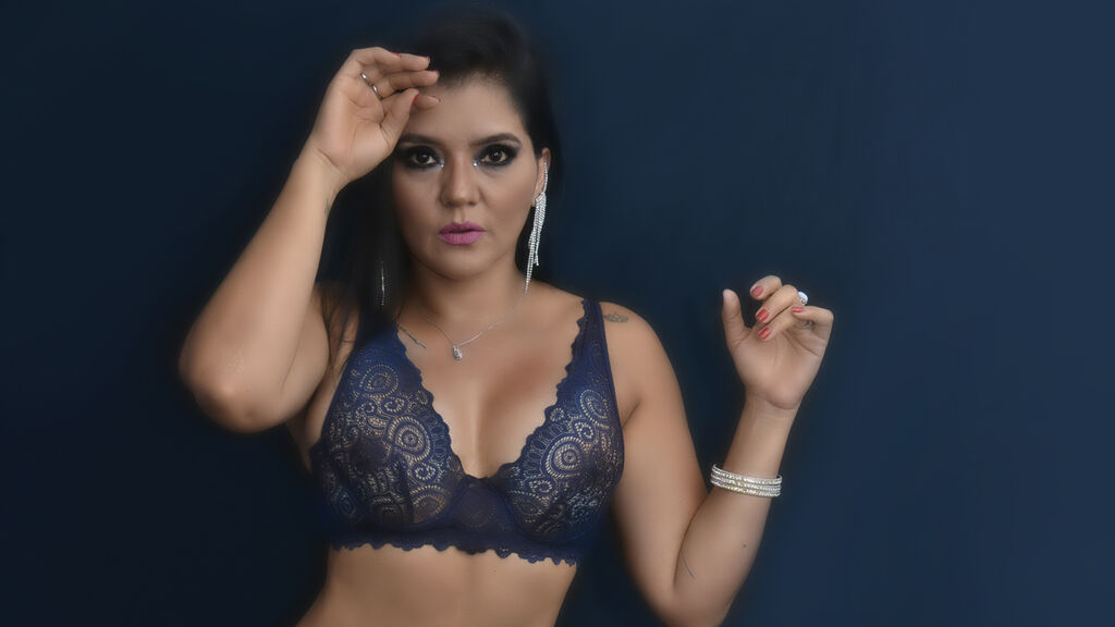 Watch GabrielaTurner live on cam on LiveJasmin
