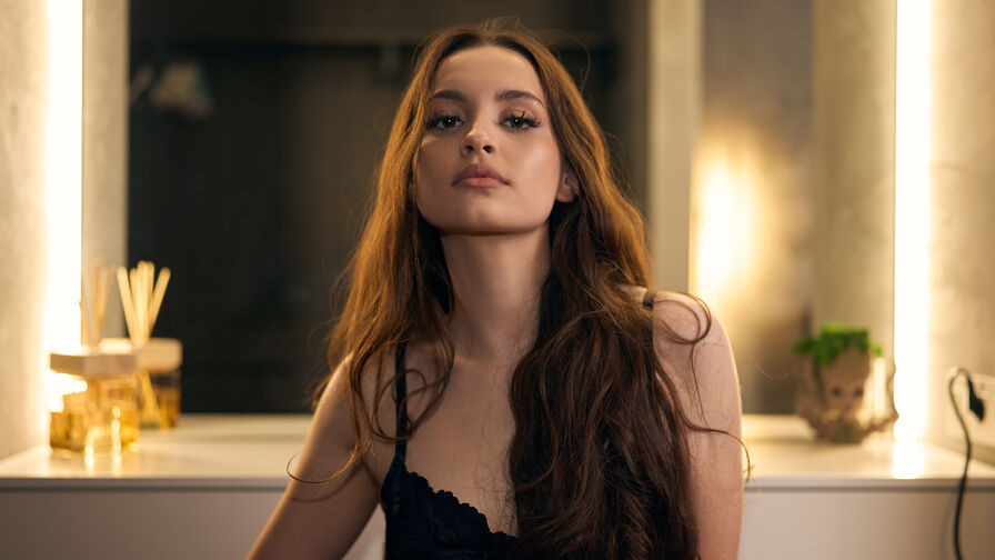 Watch AvaLouis live on Cuties