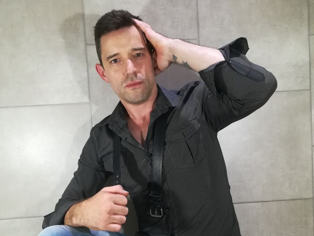 DeonEllis male free chat cam profile