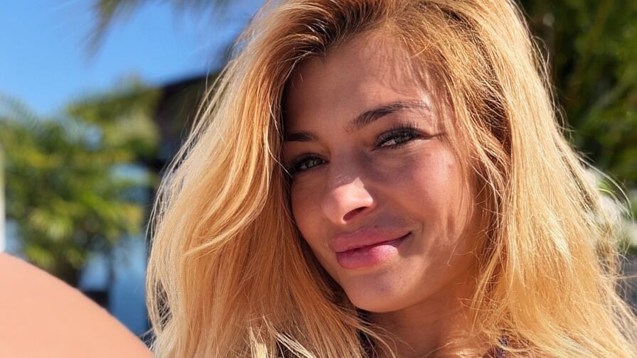 Live Sex Chat with RonieParker