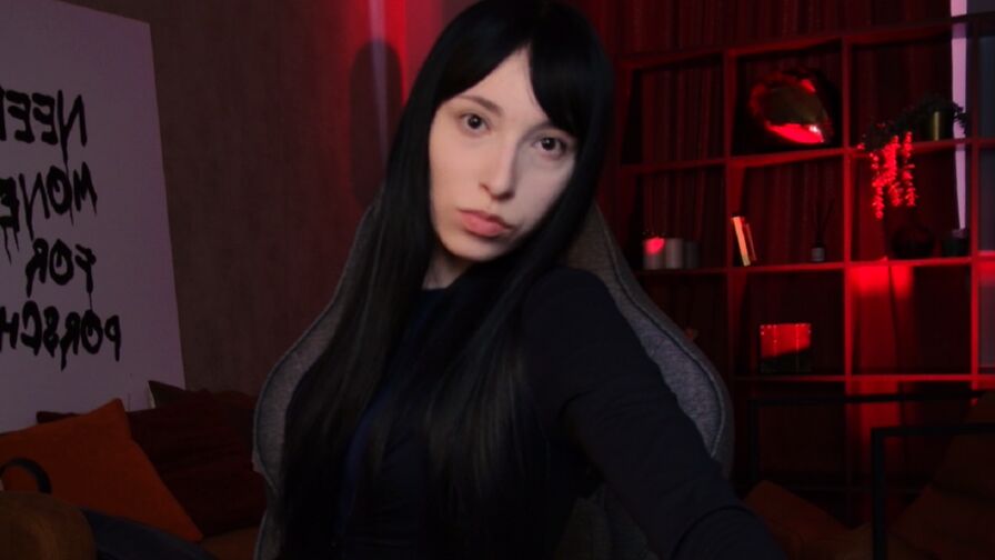 Watch SeraphineSparda live on freshseotools.com
